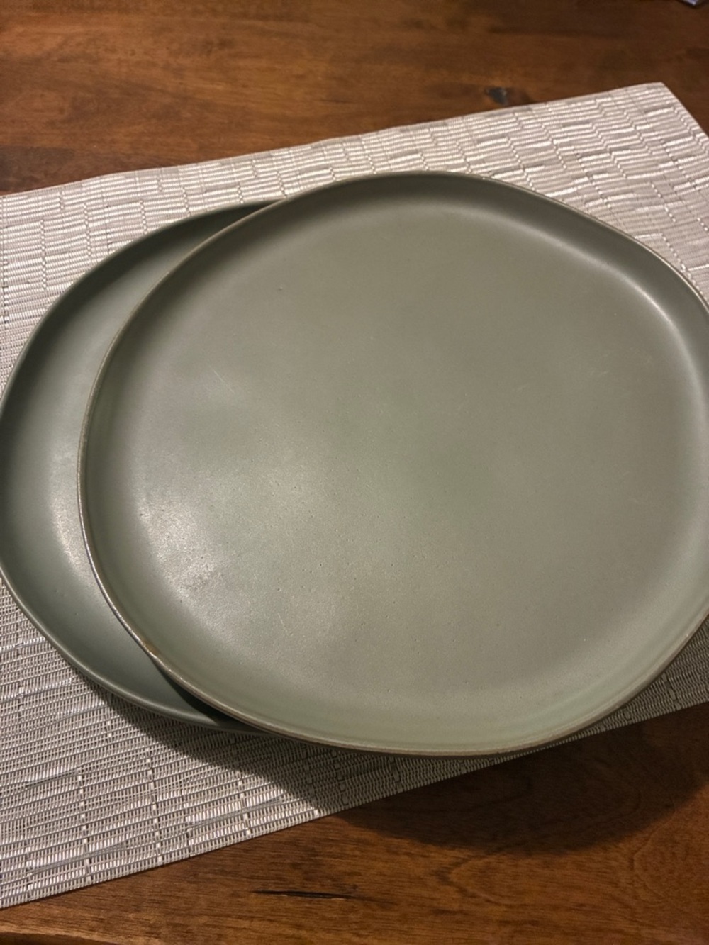 Set of 2 stoneware Hearth & Hand green dinner plates / dishes - Picture 2 of 8